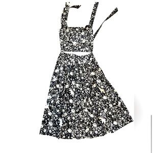 Cara Cara Marge Pleated Midi Skirt Jagged Floral Helena Black Floral Crop Top XS